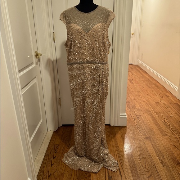 NWT Mac Duggal Illusion Neck Sequin Gown in Nude Size 16 - Picture 5 of 10